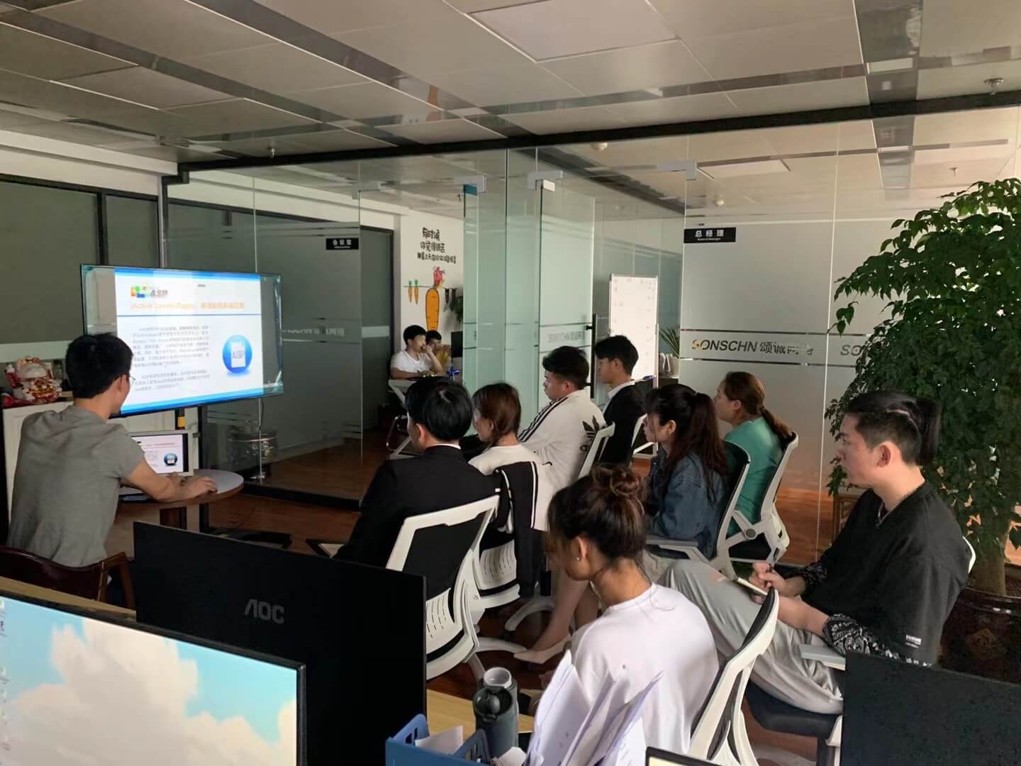 “我是一切根源” | 何總開展主題為“提升執行力”的培訓會